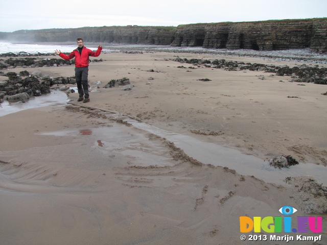 SX33196 Building dams on Llantwit Major beach